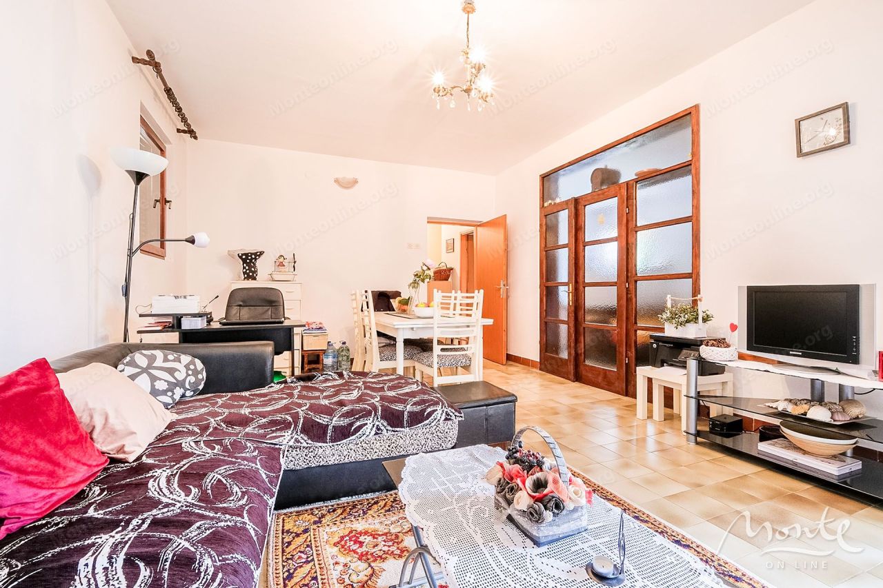 Вилла в Доброте, Черногория, 250 м² - фото 3