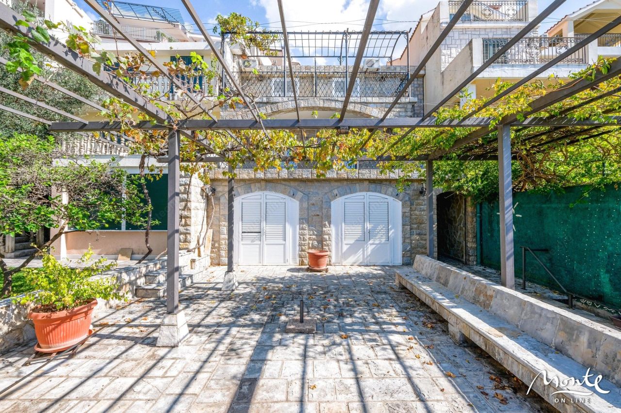 Вилла в Святом Стефане, Черногория, 375 м² - фото 3