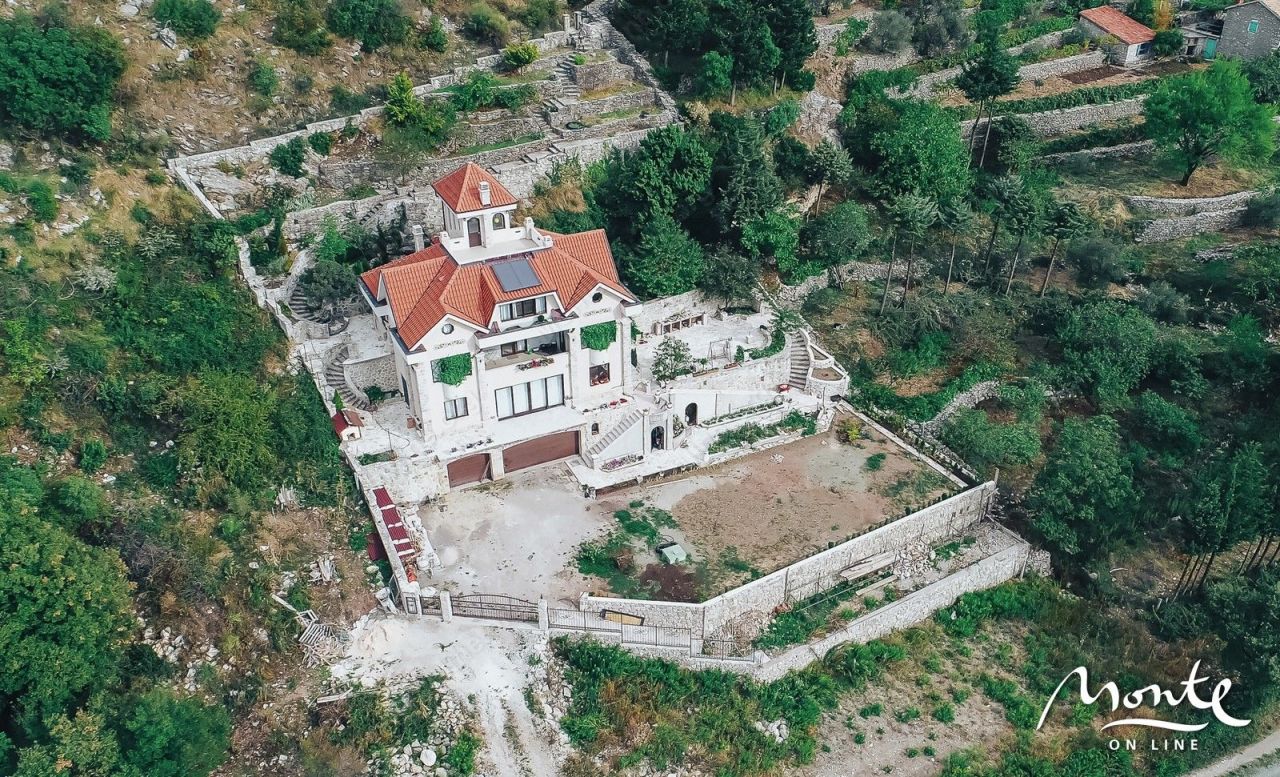 Вилла в Святом Стефане, Черногория, 392 м² - фото 4