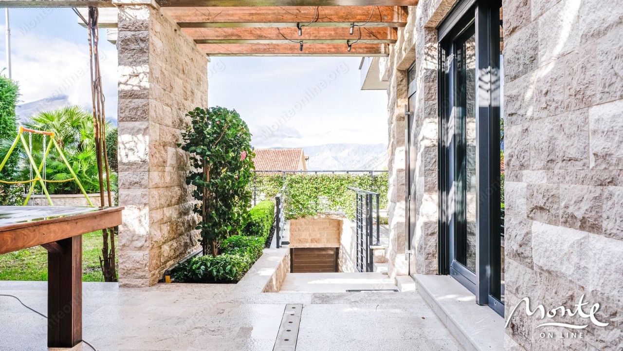 Вилла в Доброте, Черногория, 210 м² - фото 4