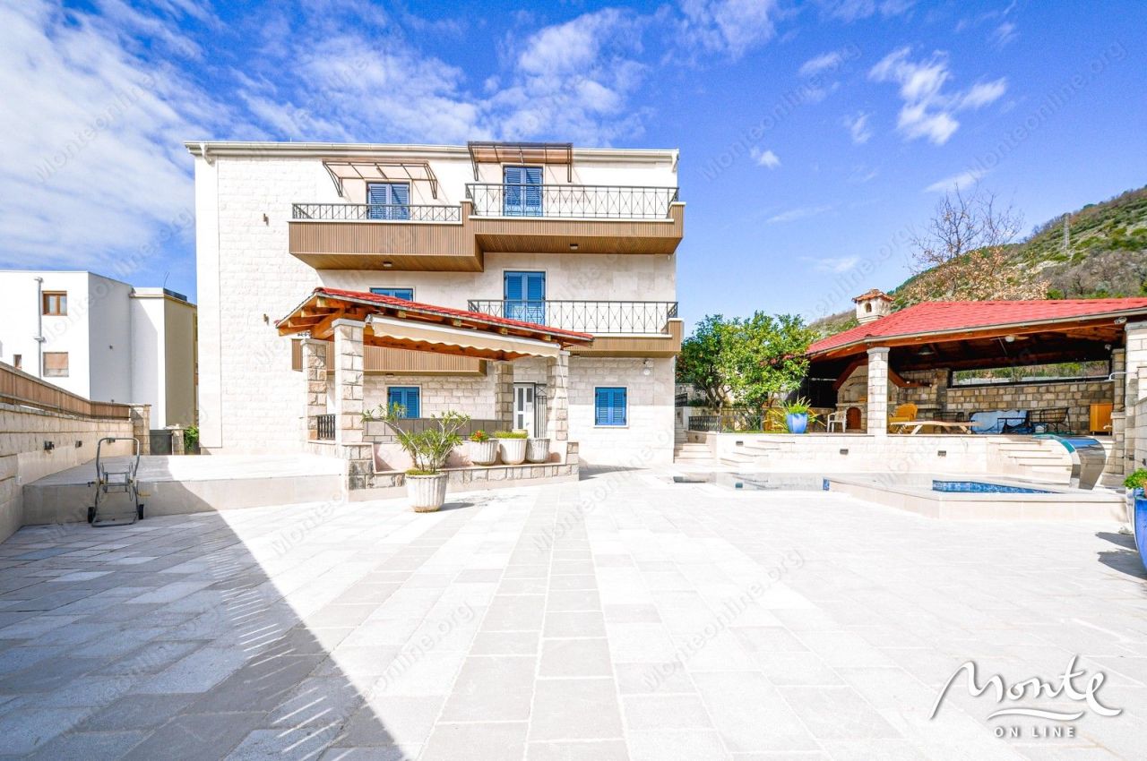 Вилла в Тивате, Черногория, 240 м² - фото 4