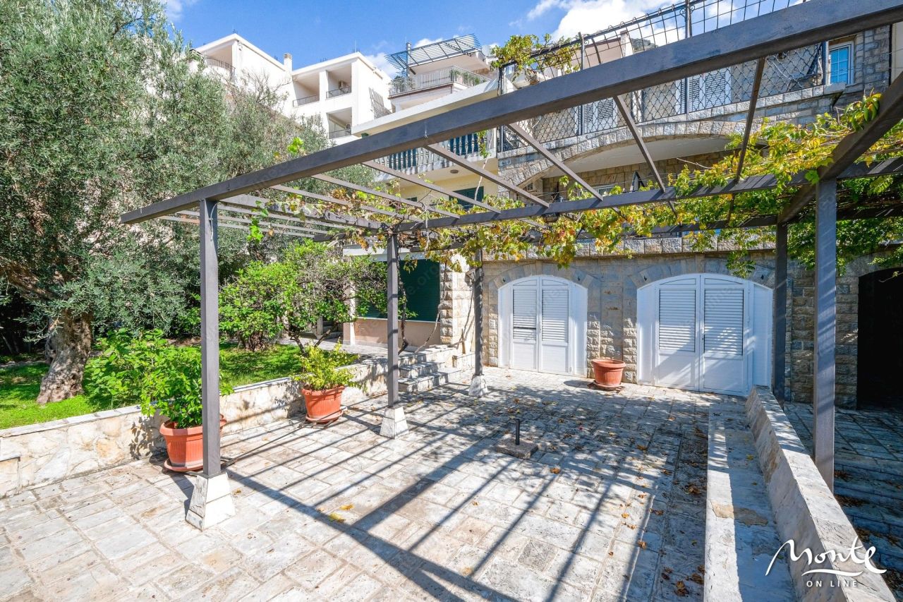 Вилла в Святом Стефане, Черногория, 375 м² - фото 4