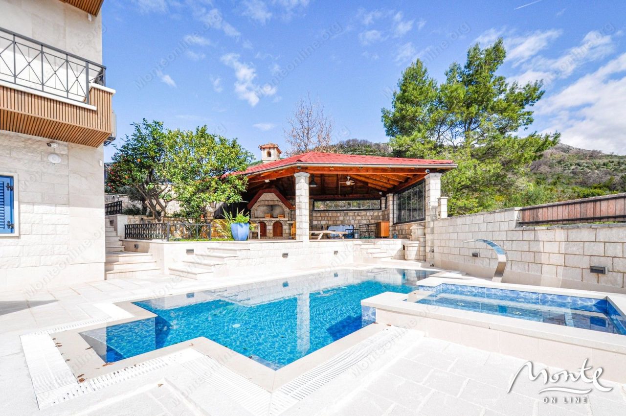 Вилла в Тивате, Черногория, 240 м² - фото 5