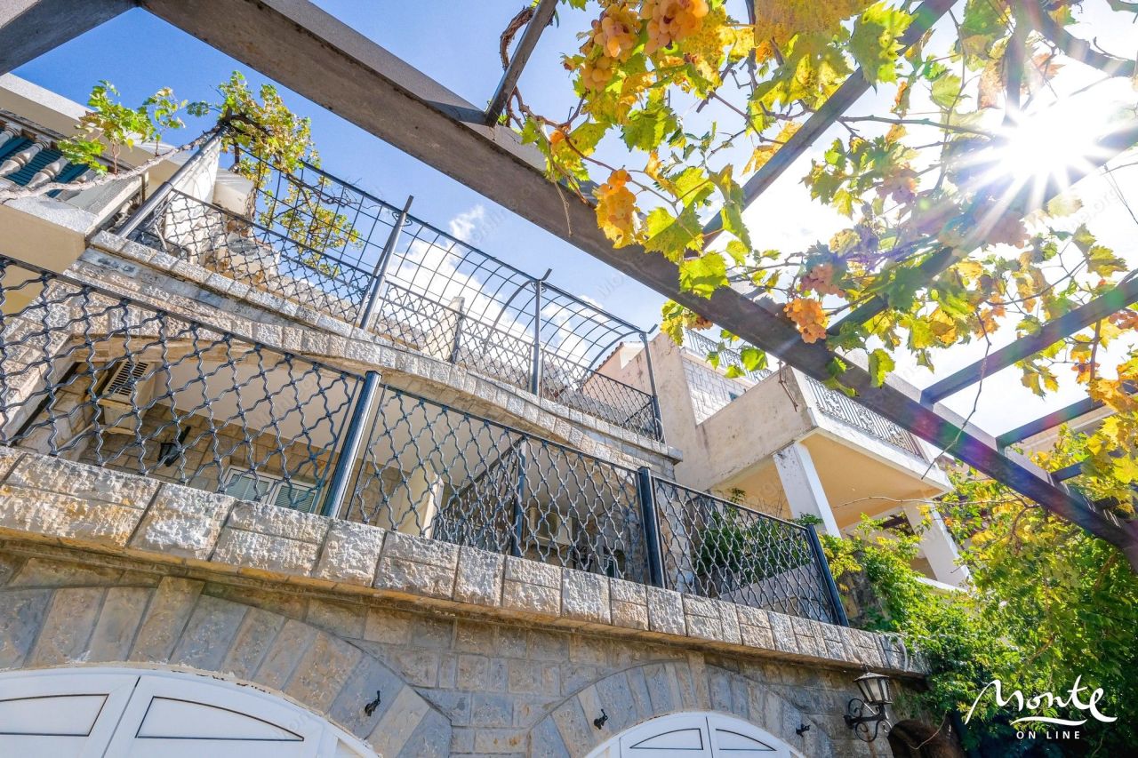 Вилла в Святом Стефане, Черногория, 375 м² - фото 6