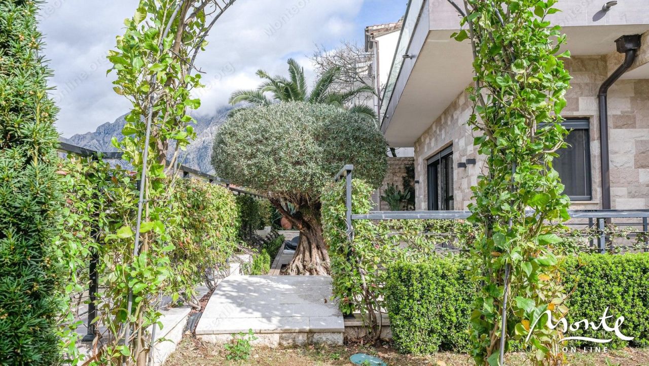 Вилла в Доброте, Черногория, 210 м² - фото 7