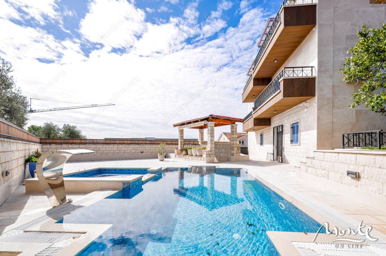 Вилла в Тивате, Черногория, 240 м² - фото 7