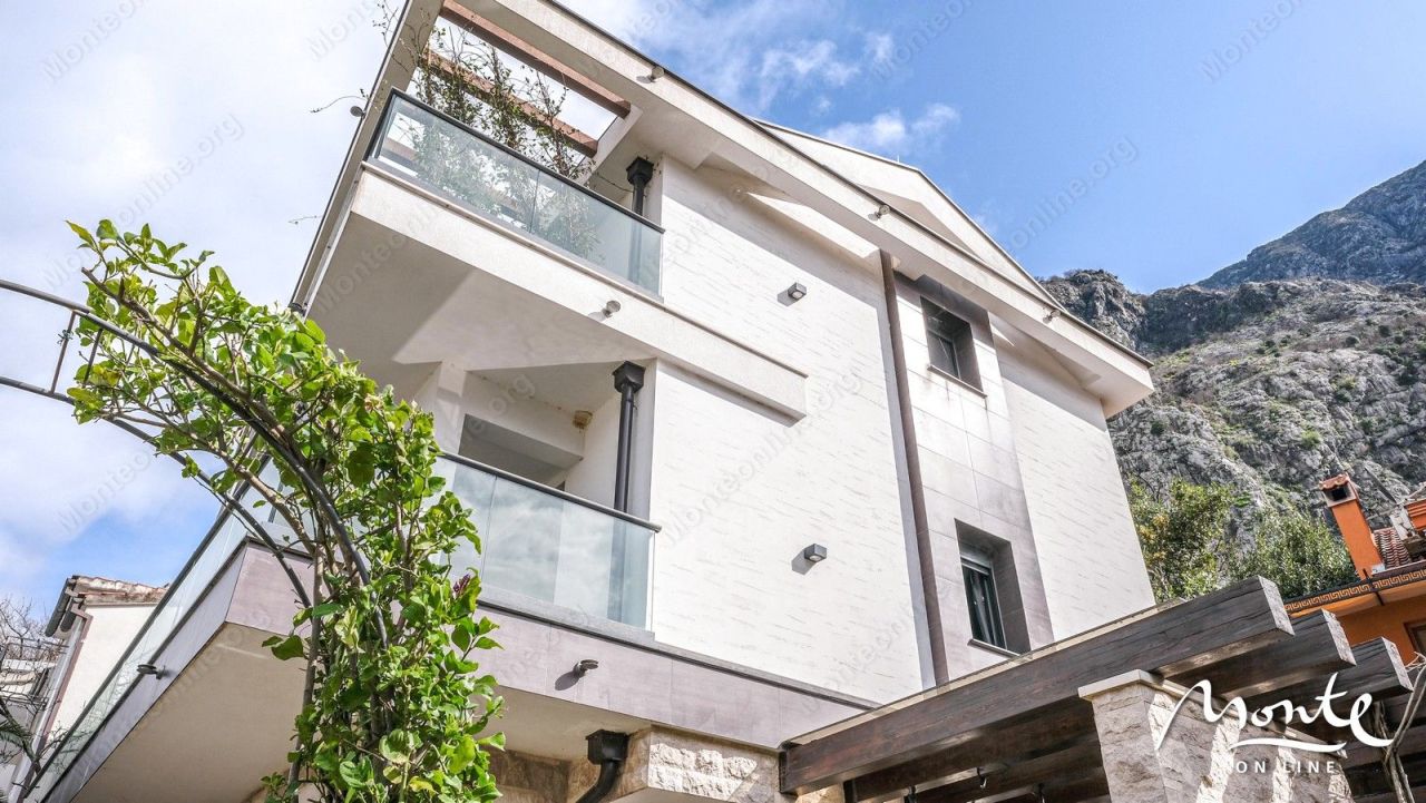 Вилла в Доброте, Черногория, 210 м² - фото 8