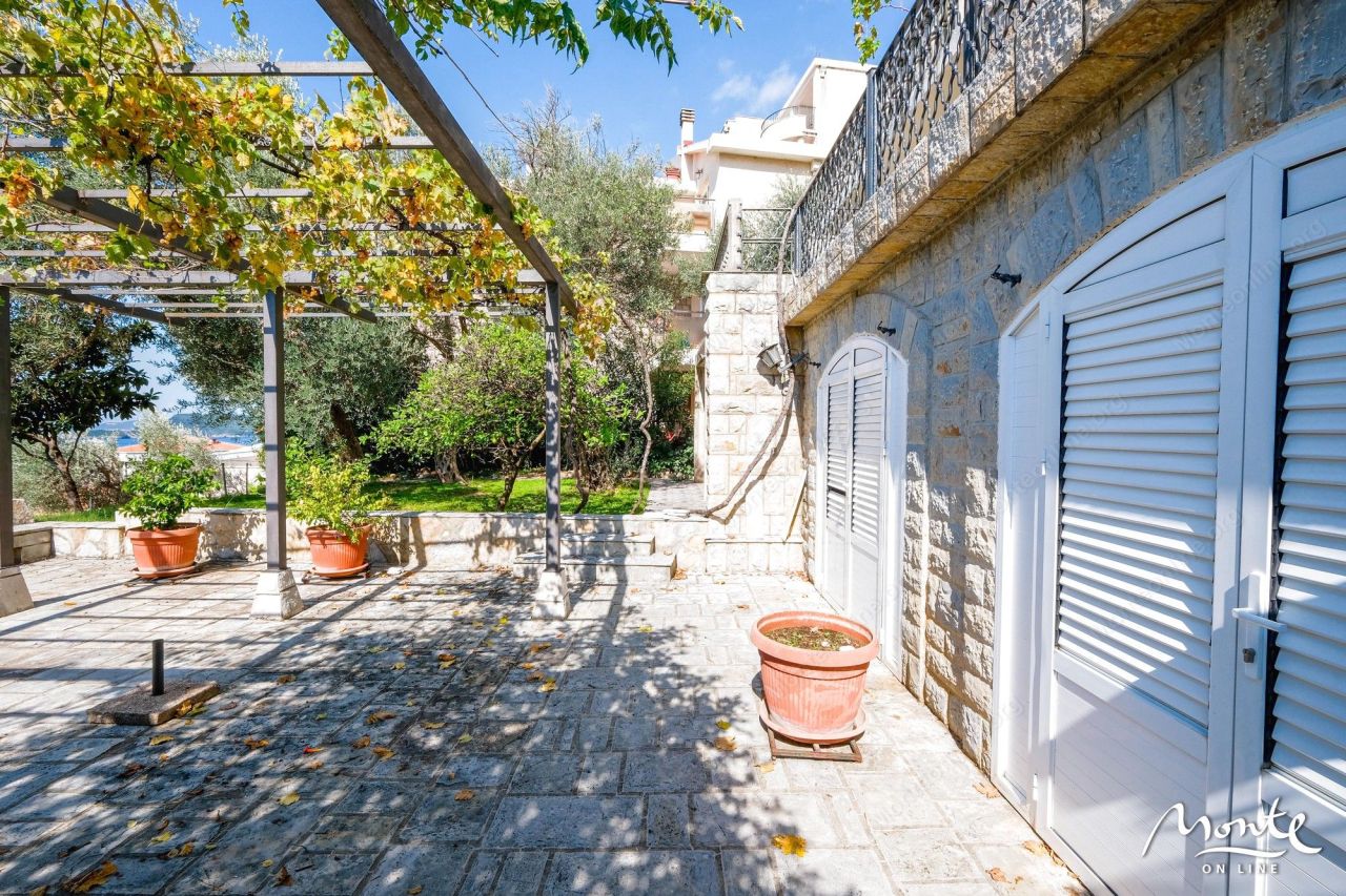 Вилла в Святом Стефане, Черногория, 375 м² - фото 8