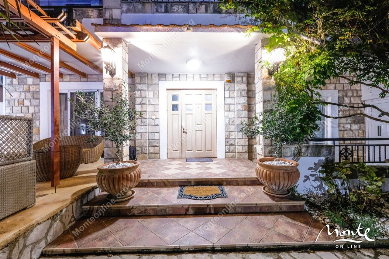 Вилла в Тивате, Черногория, 198 м² - фото 8