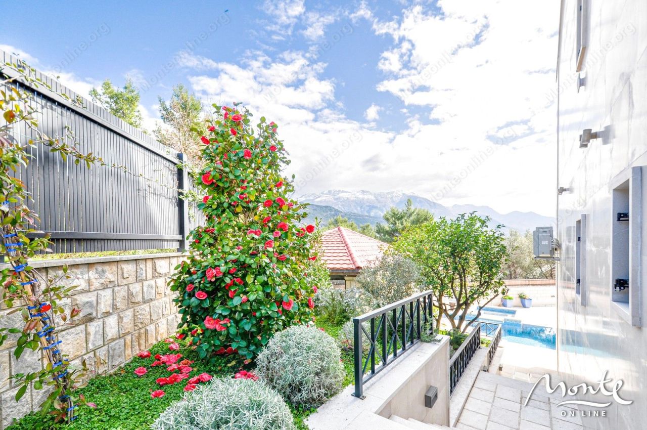 Вилла в Тивате, Черногория, 240 м² - фото 9