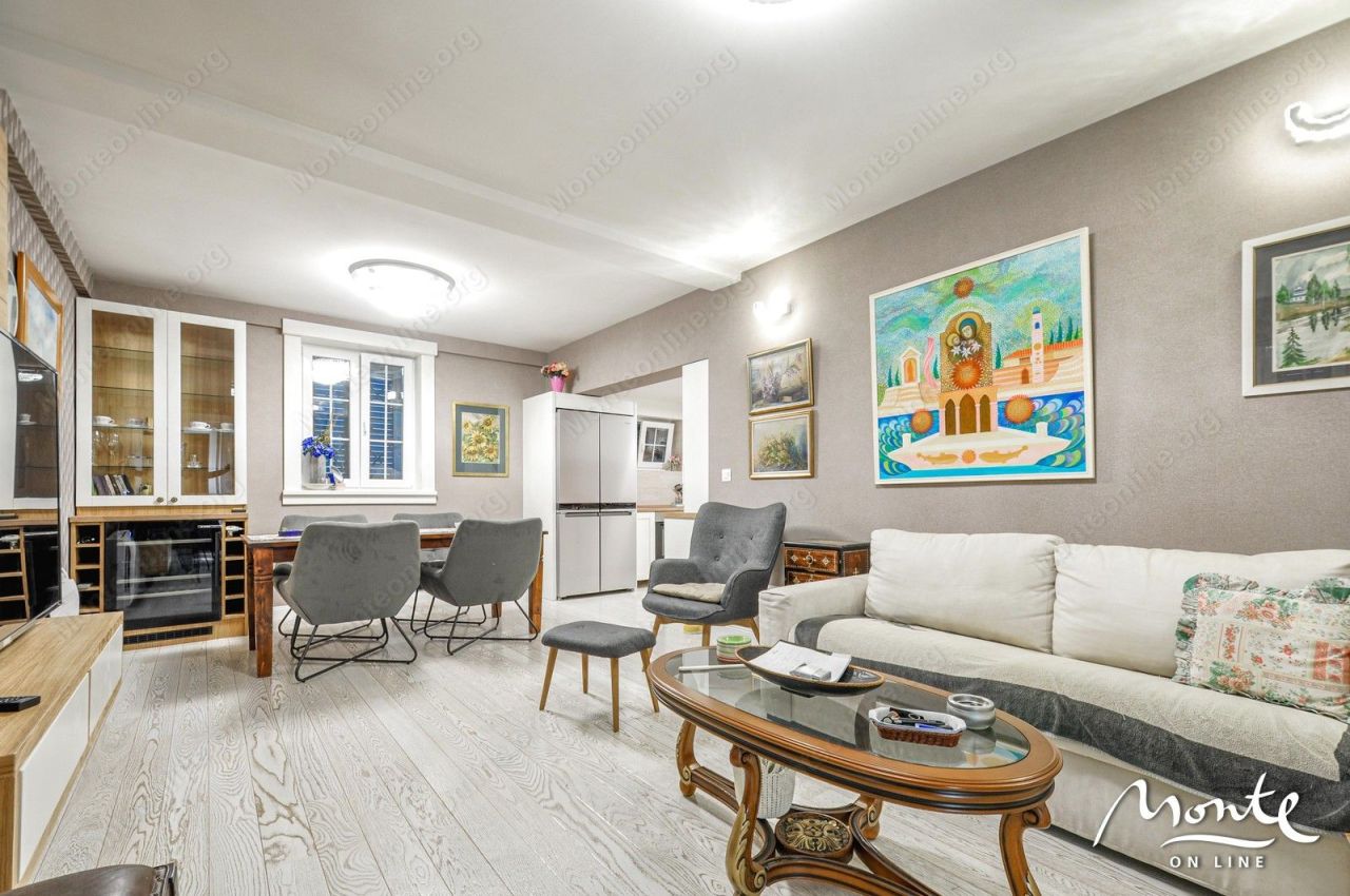 Вилла в Тивате, Черногория, 240 м² - фото 10