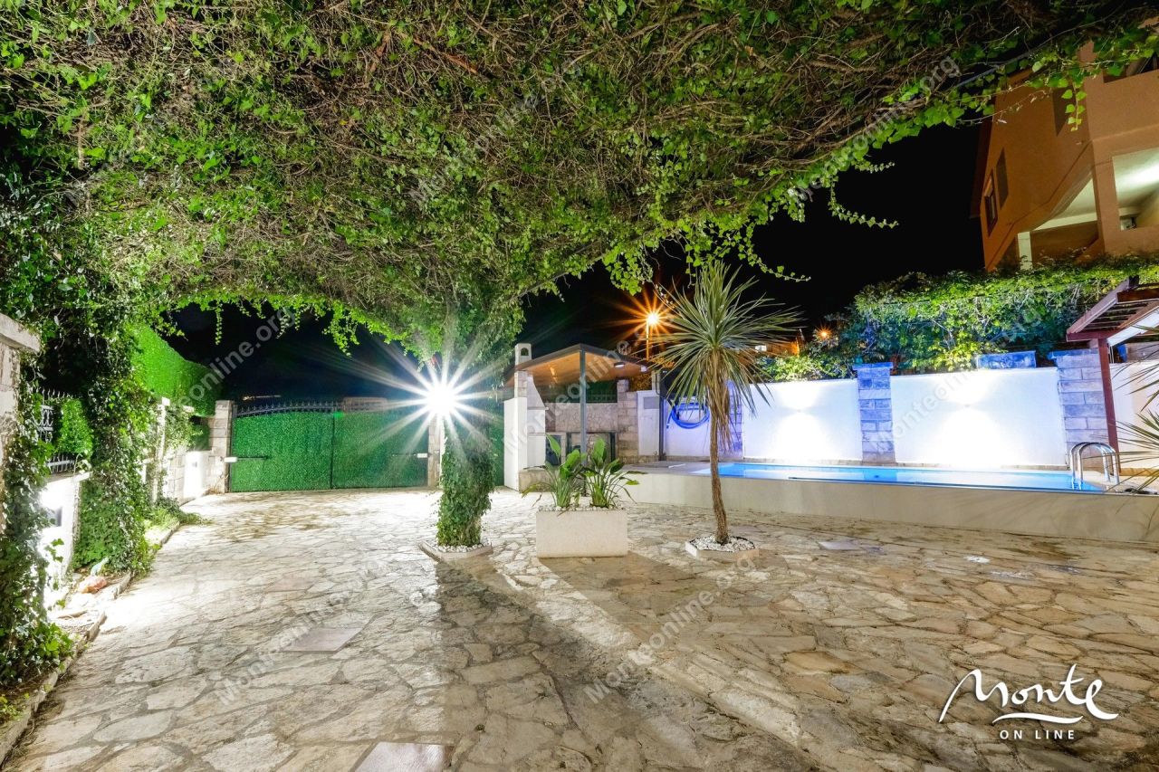 Вилла в Тивате, Черногория, 198 м² - фото 12