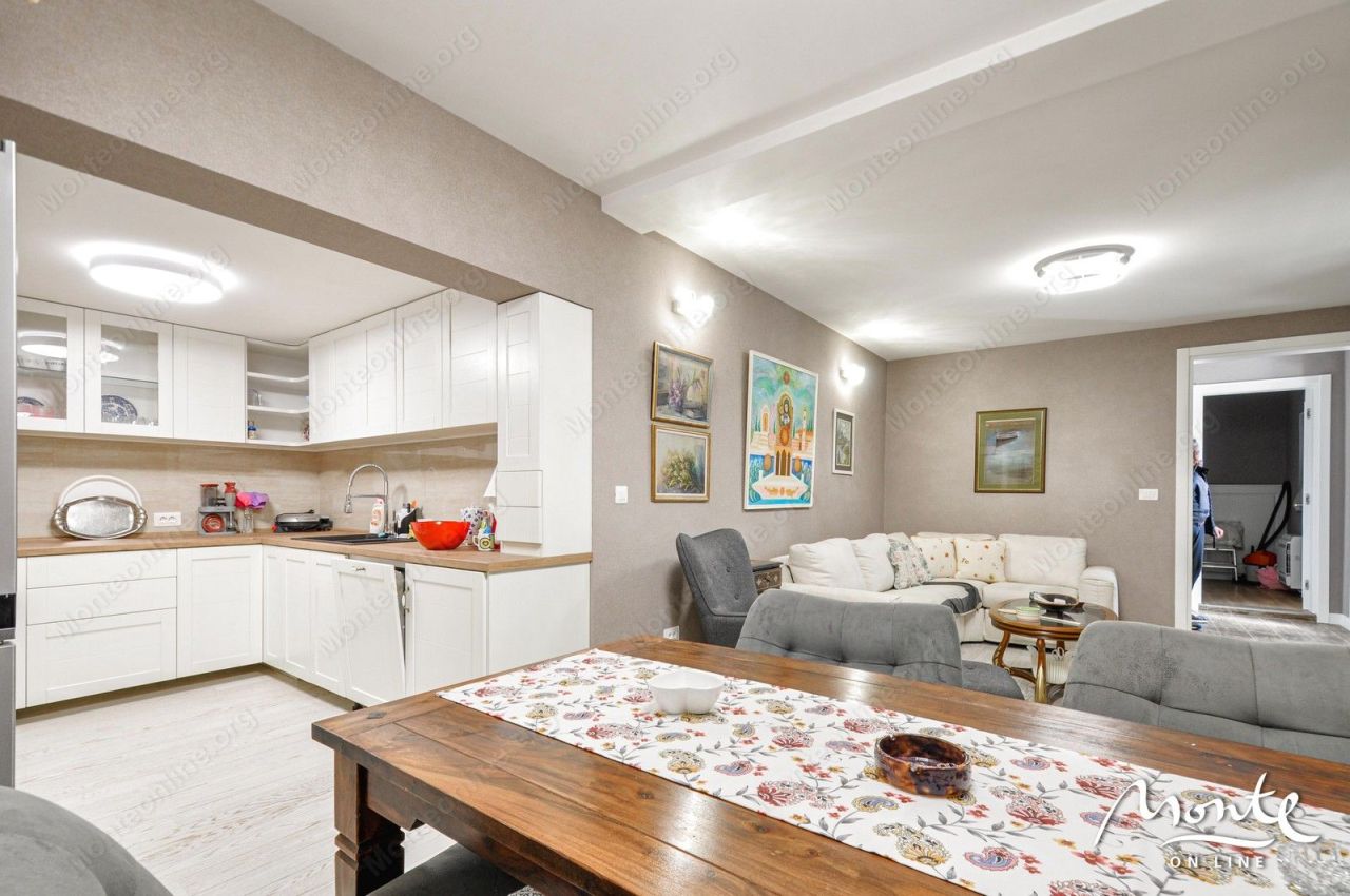 Вилла в Тивате, Черногория, 240 м² - фото 13