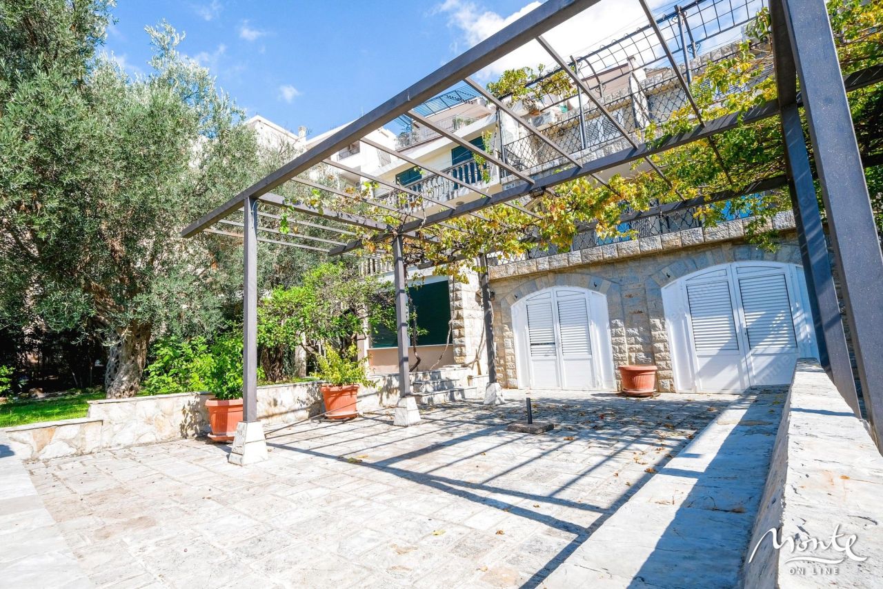 Вилла в Святом Стефане, Черногория, 375 м² - фото 14