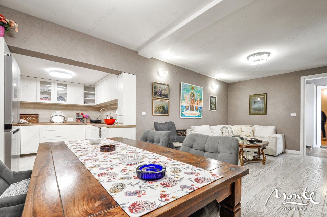 Вилла в Тивате, Черногория, 240 м² - фото 14