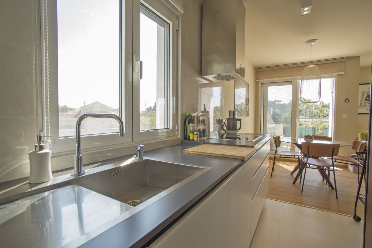 Апартаменты в Тивате, Черногория, 64 м² - фото 15