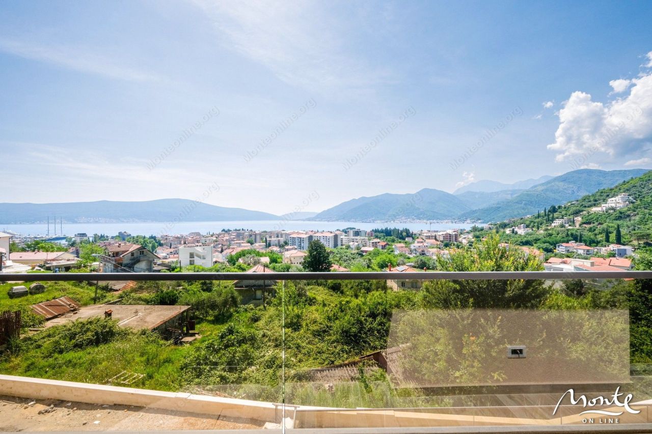 Вилла в Тивате, Черногория, 403 м² - фото 16