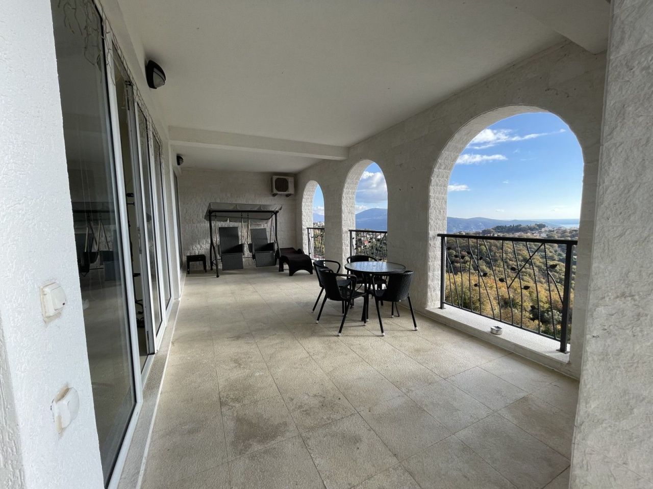 Апартаменты в Херцег-Нови, Черногория, 154.2 м² - фото 17