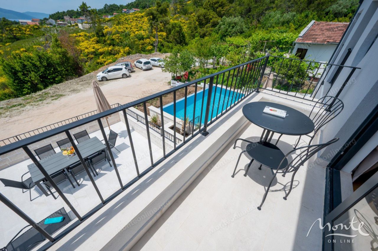 Вилла в Тивате, Черногория, 250 м² - фото 18