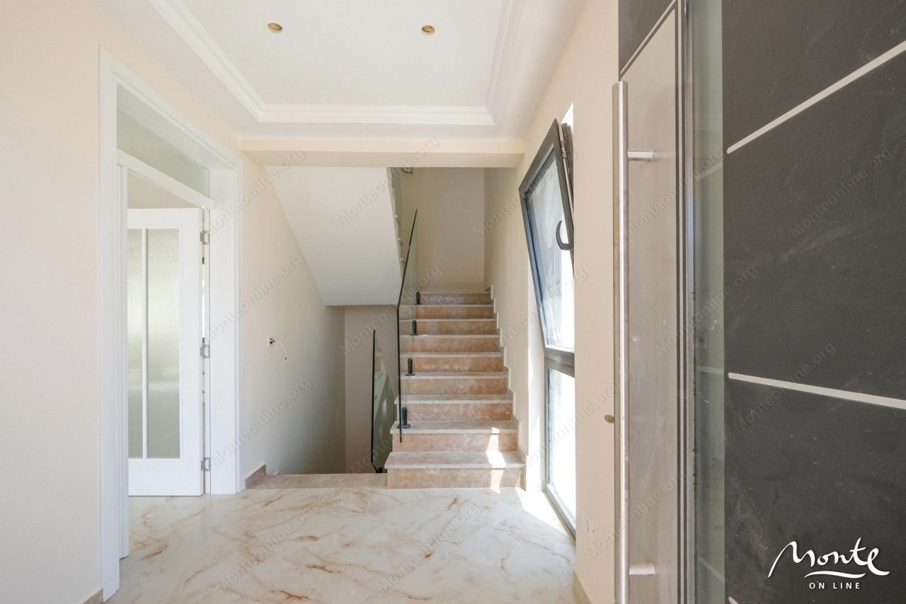 Вилла в Тивате, Черногория, 403 м² - фото 18