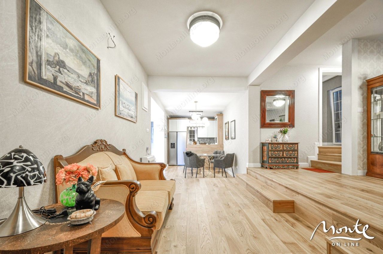 Вилла в Тивате, Черногория, 240 м² - фото 18