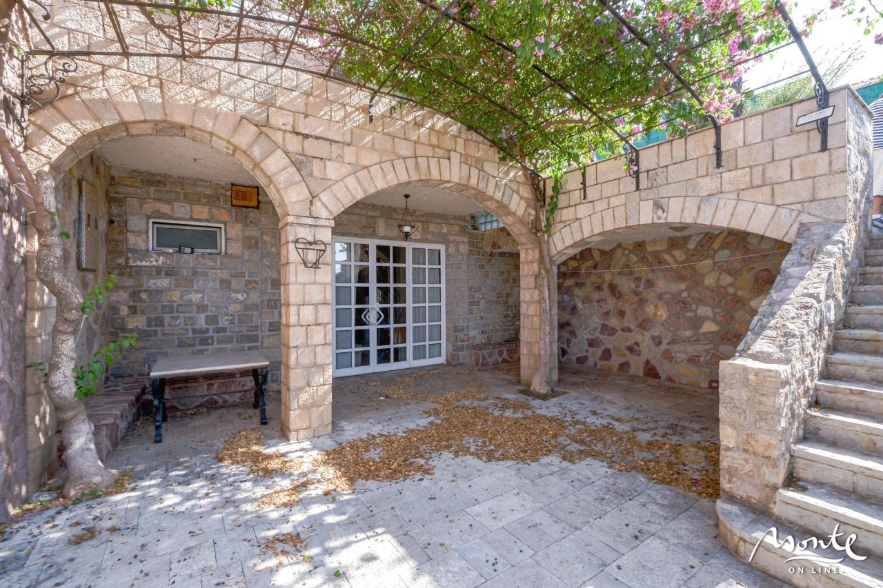 Вилла в Святом Стефане, Черногория, 375 м² - фото 19