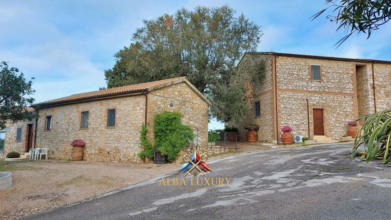 Апартаменты strada consortile collo di lupo, Италия, 3 000 м² - фото 2