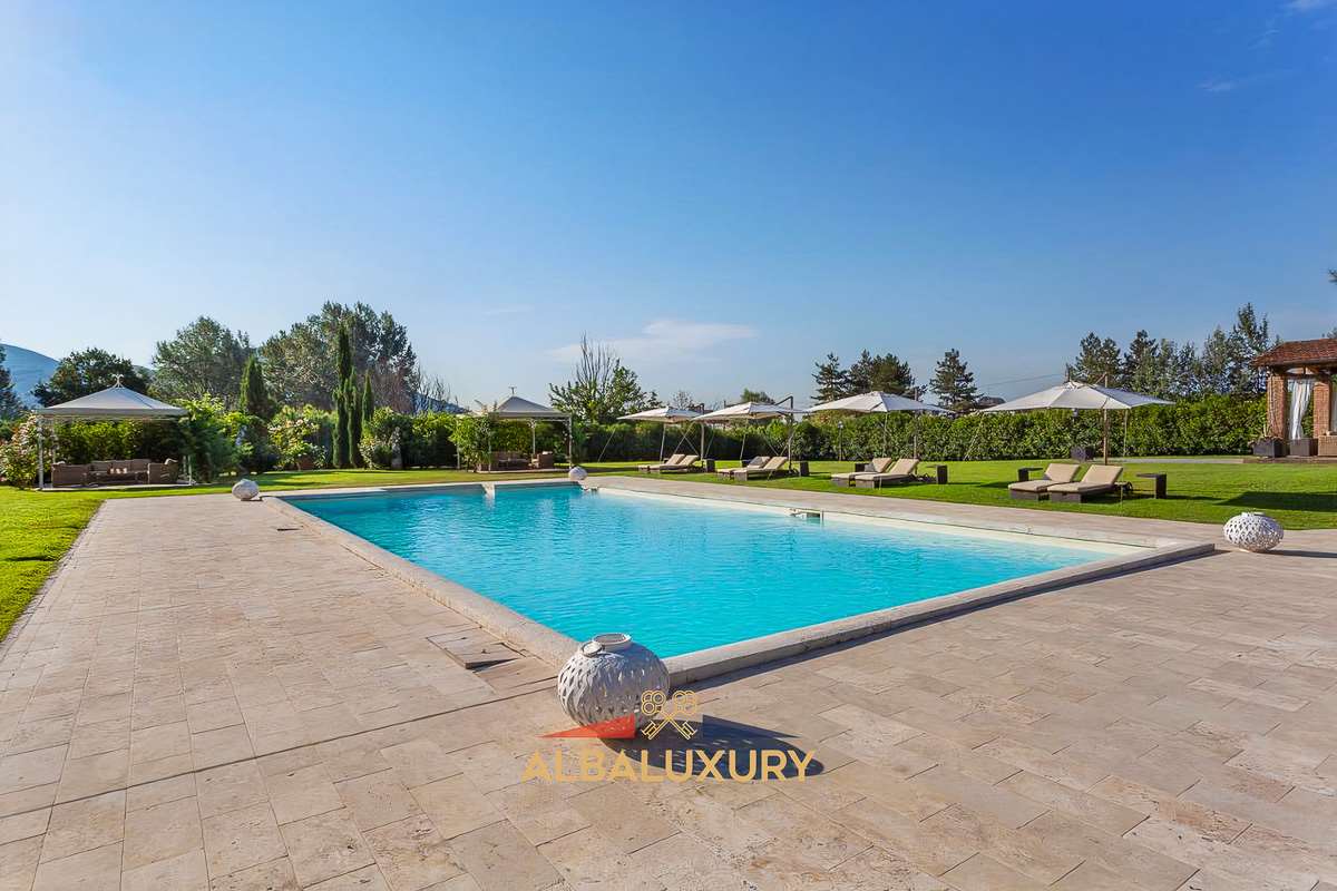 Вилла Via Milano, Италия, 2 100 м² - фото 5