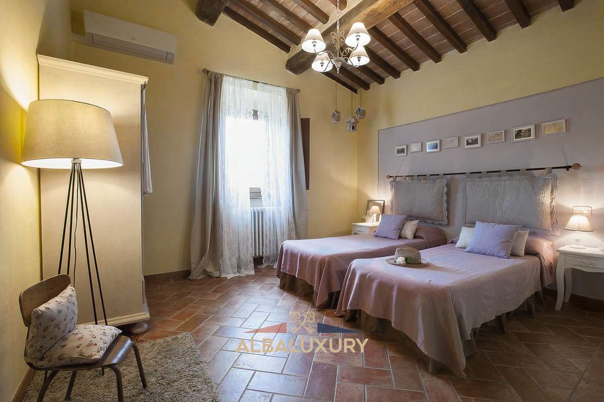 Вилла в Ареццо, Италия, 500 м² - фото 14