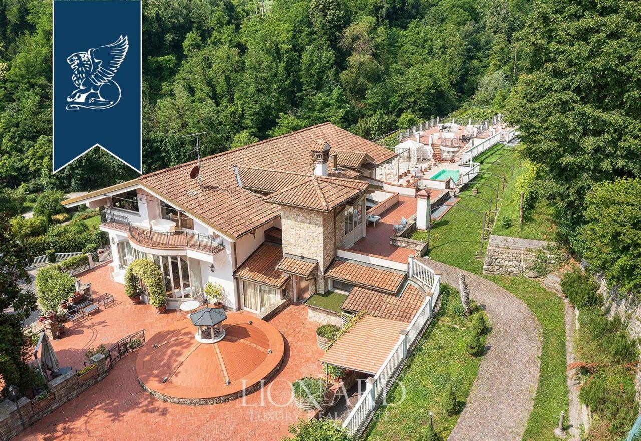 Вилла в Бергамо, Италия, 4 000 м² - фото 1