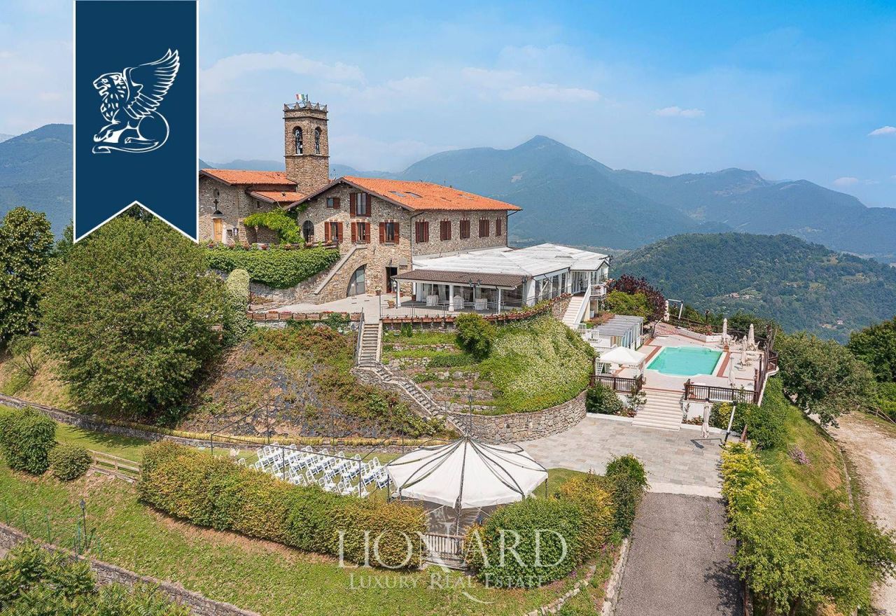 Вилла в Бергамо, Италия, 900 м² - фото 1