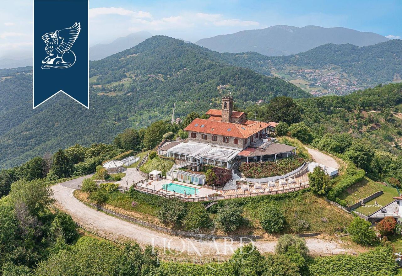 Вилла в Бергамо, Италия, 900 м² - фото 2