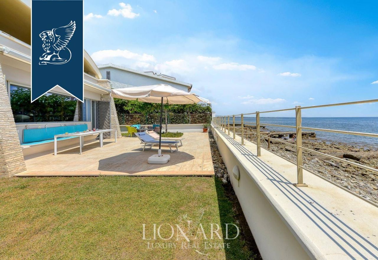 Вилла в Санта-Маринелле, Италия, 158 м² - фото 14