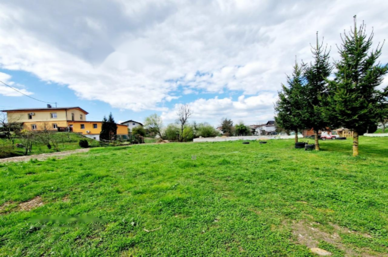 Земля в Любляне, Словения, 900 м² - фото 1