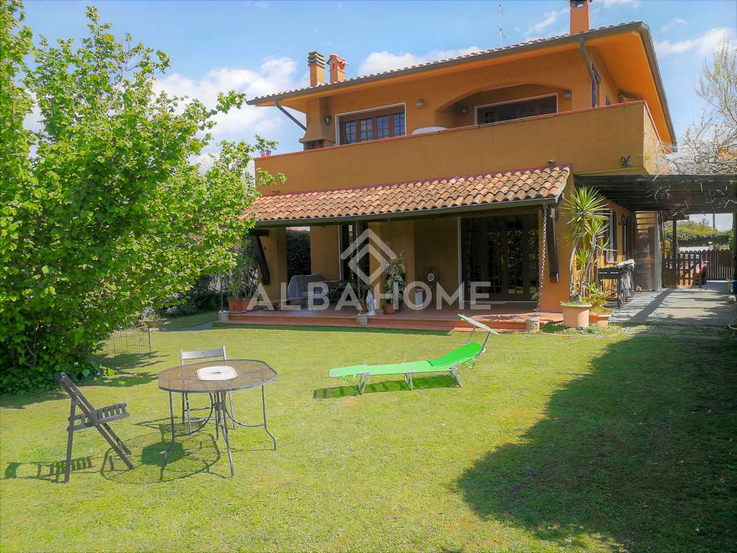 Вилла в Форте деи Марми, Италия, 300 м² - фото 1