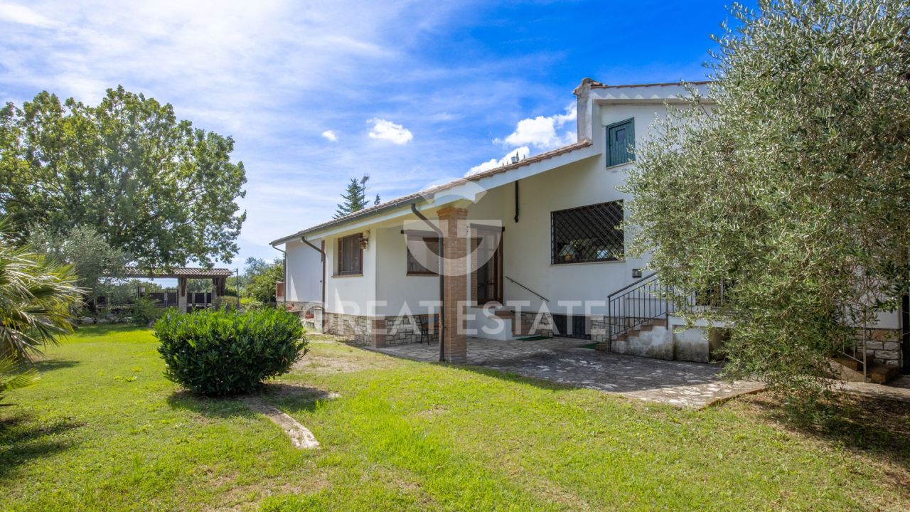 Дом в Амелии, Италия, 301.6 м² - фото 1