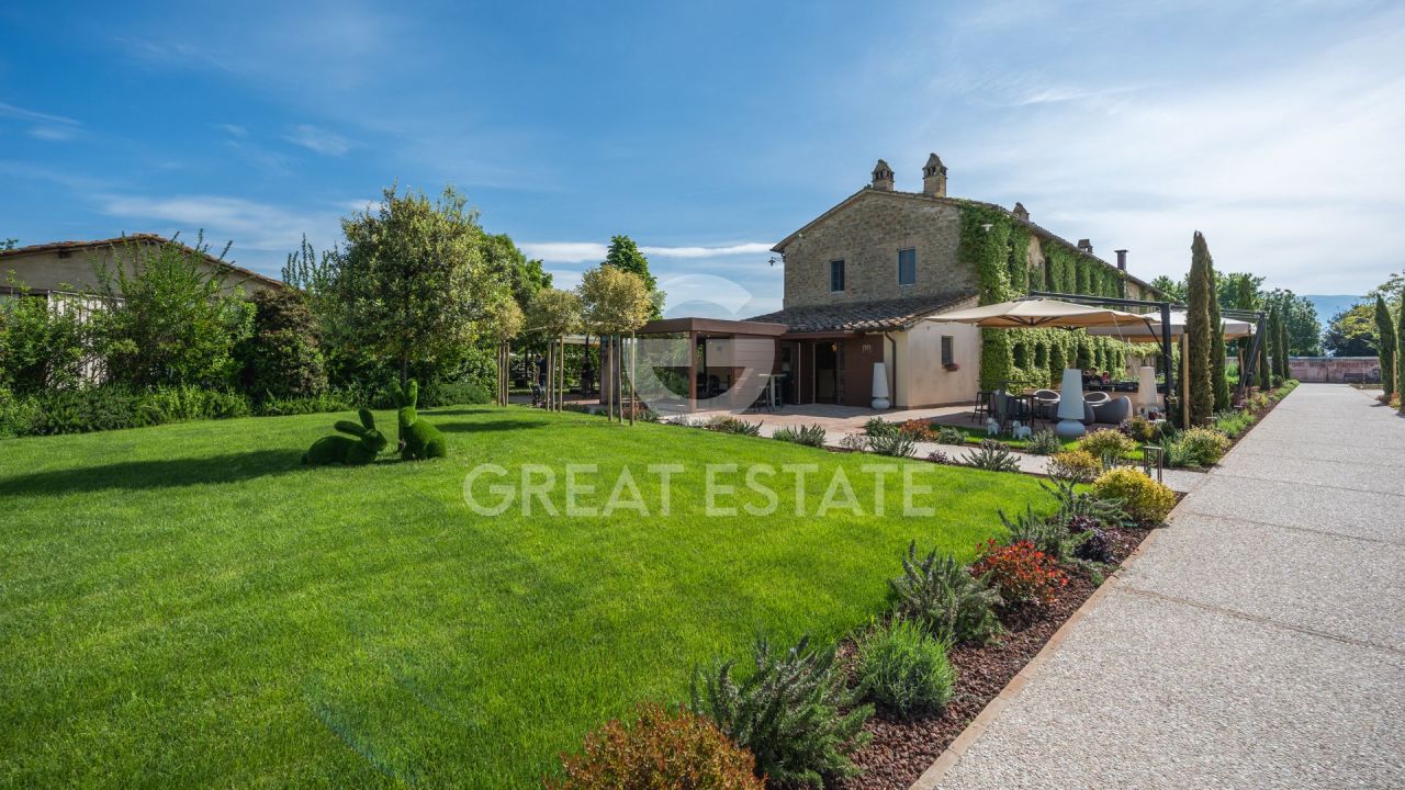 Отель, гостиница Bastia Umbra, Италия, 1 340 м² - фото 8