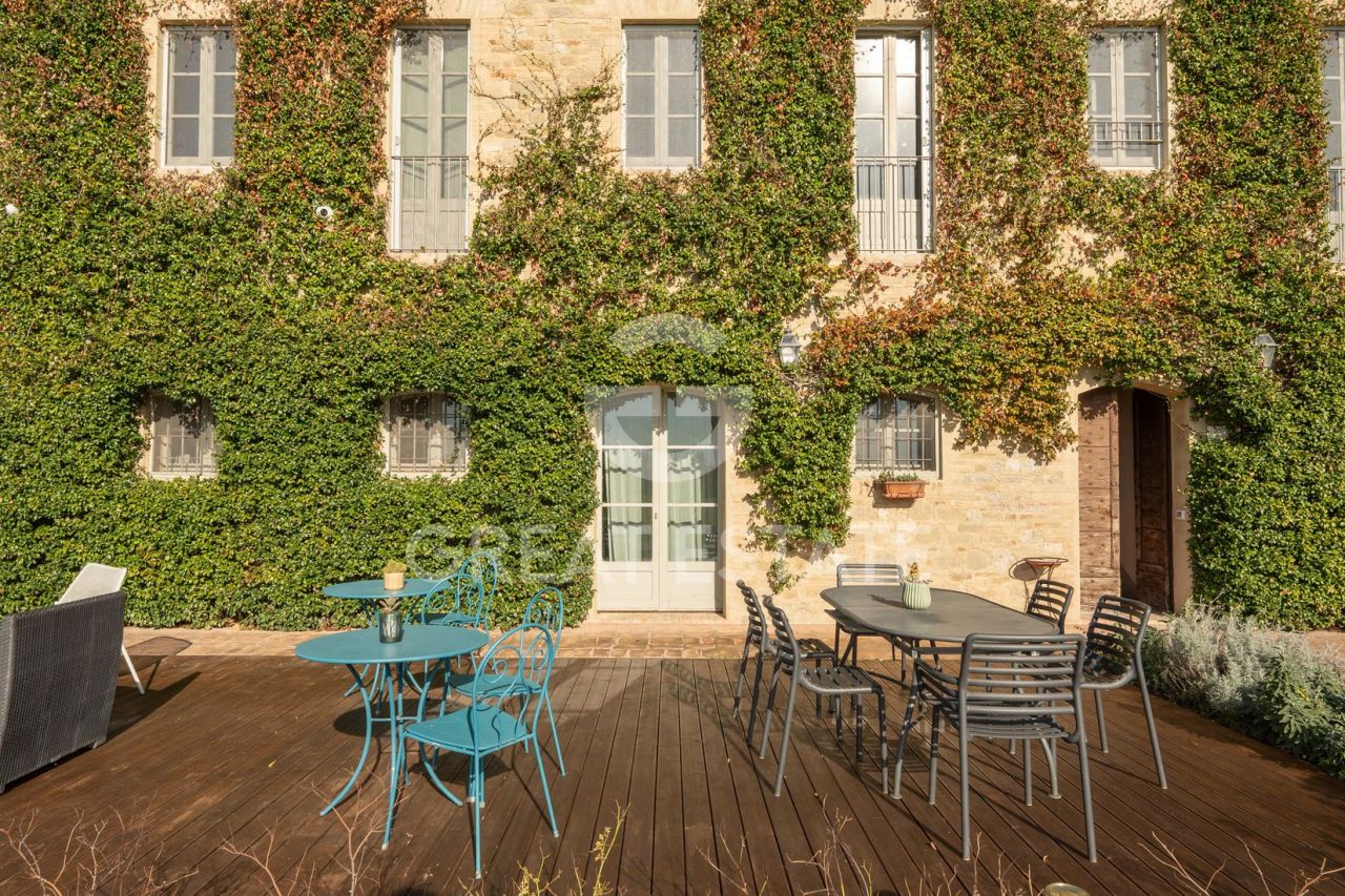 Отель, гостиница Bastia Umbra, Италия, 1 340 м² - фото 17