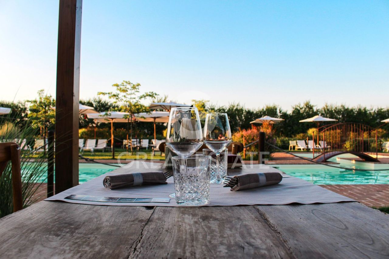 Отель, гостиница Bastia Umbra, Италия, 1 340 м² - фото 18