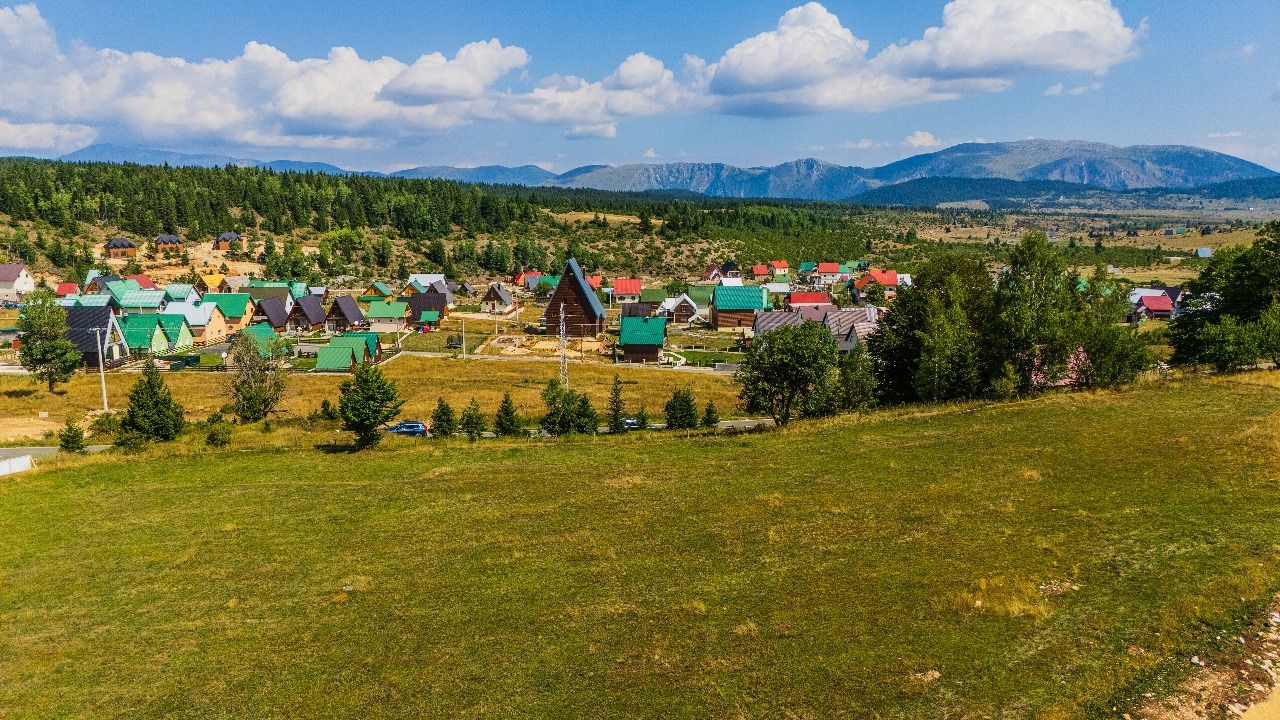 Земля в Жабляке, Черногория, 583 м² - фото 1