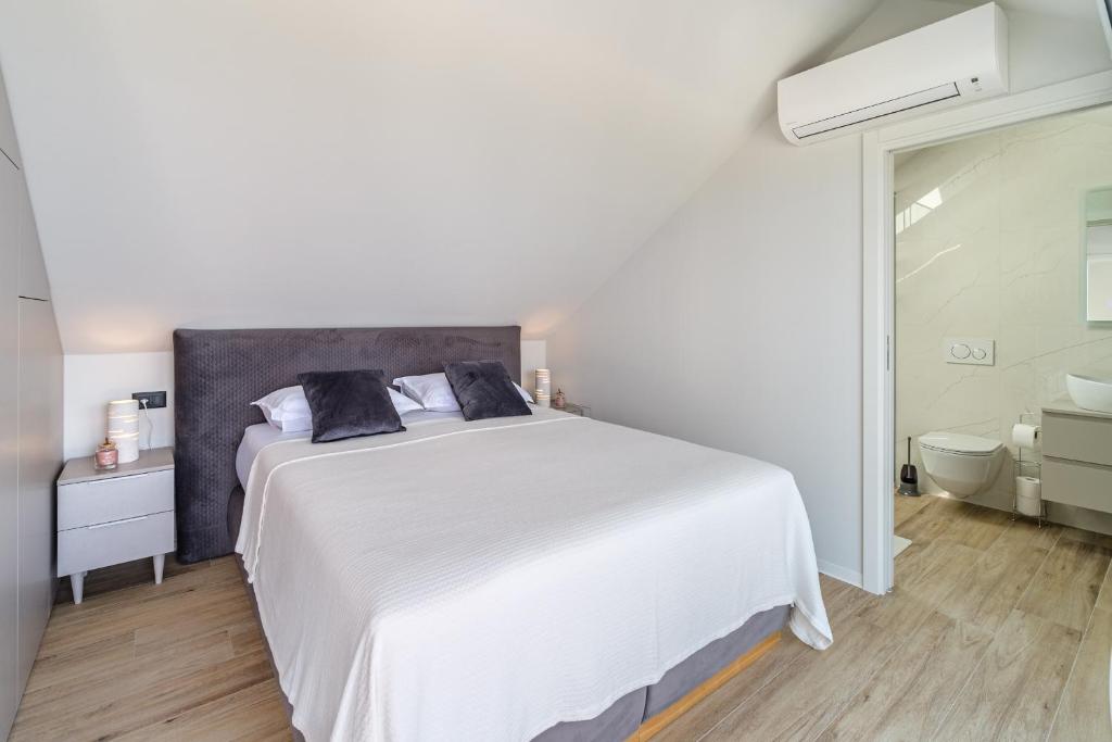 Вилла на острове Брач, Хорватия, 96 м² - фото 14