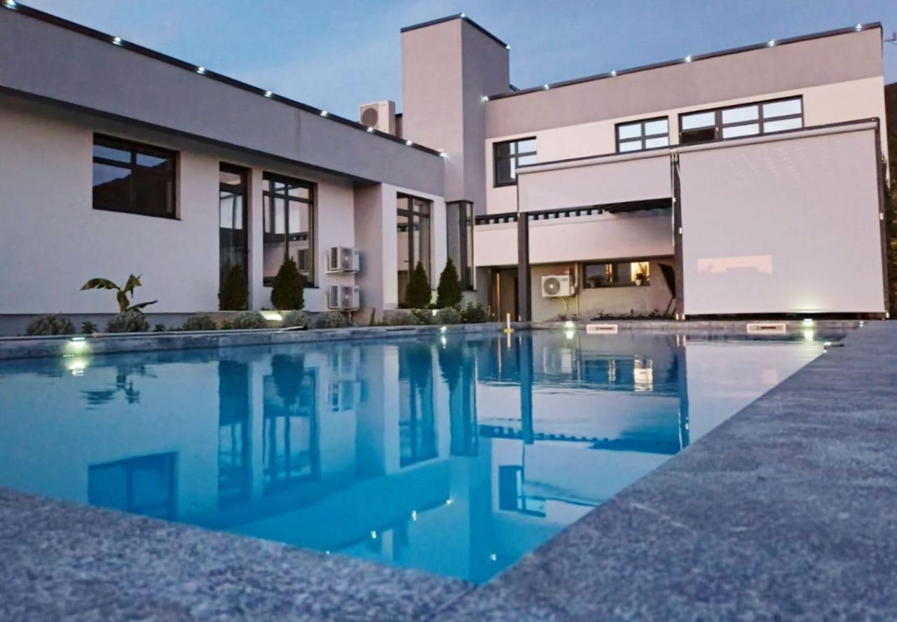 Вилла в Белграде, Сербия, 600 м² - фото 1