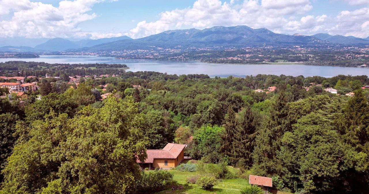 Вилла в Варесе, Италия, 700 м² - фото 1