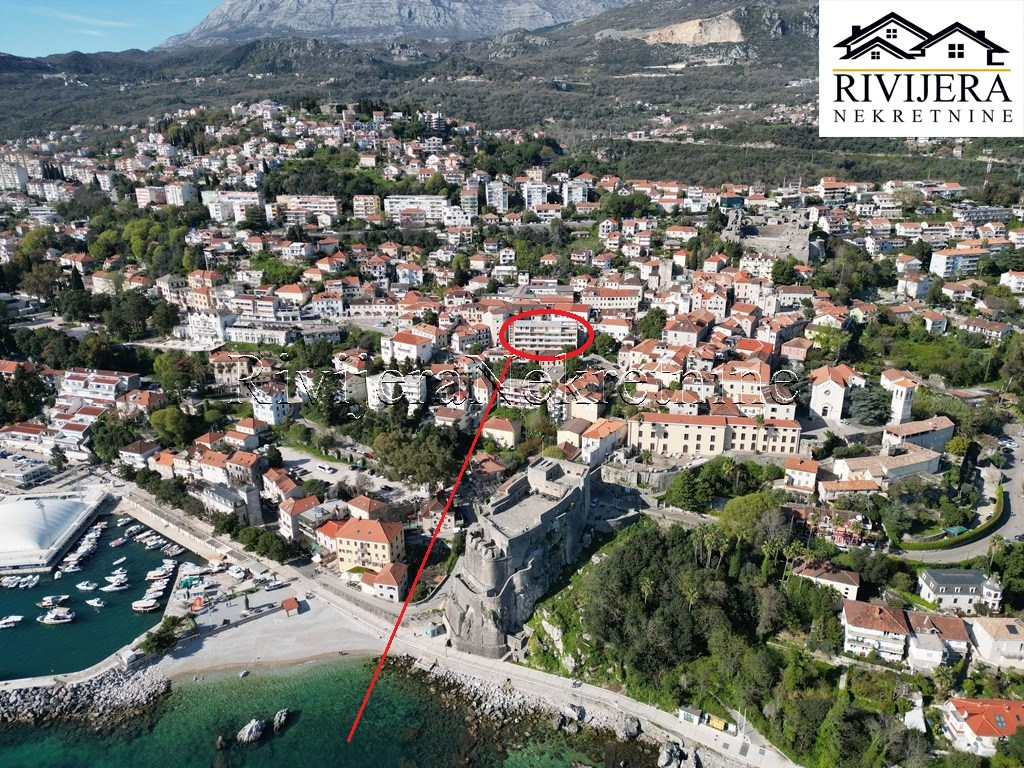 Кафе, ресторан в Херцег-Нови, Черногория, 250 м² - фото 1