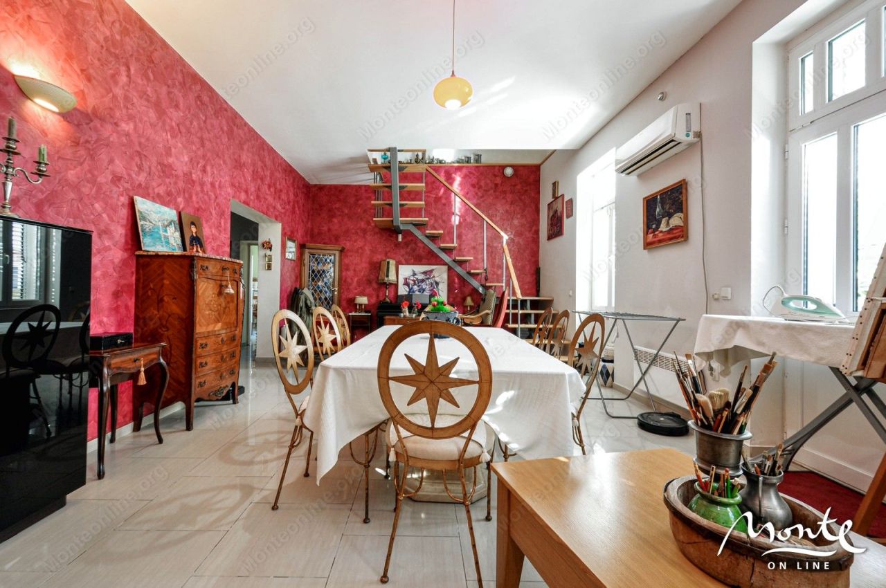 Вилла в Тивате, Черногория, 220 м² - фото 1