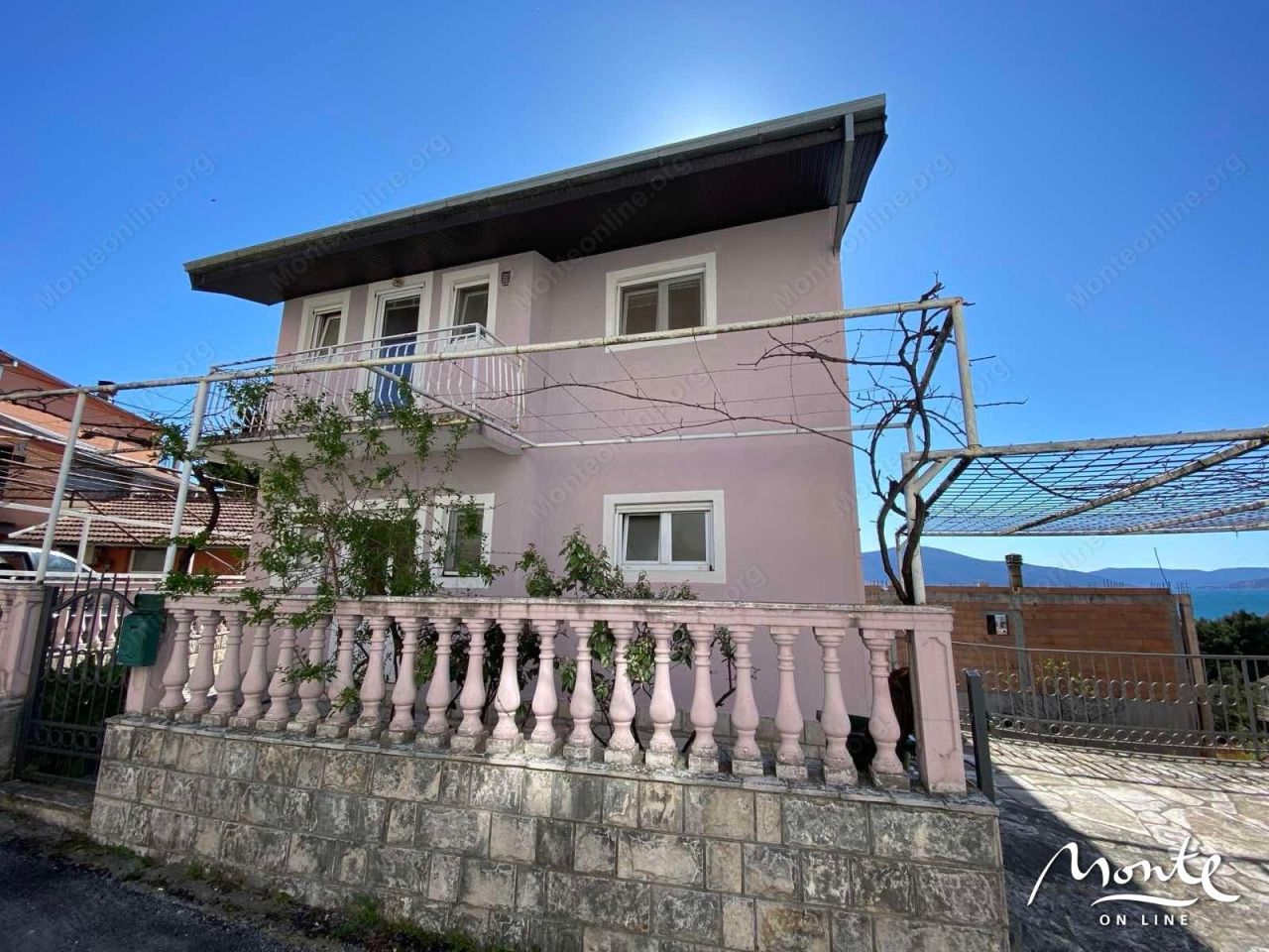 Вилла в Тивате, Черногория, 180 м² - фото 1