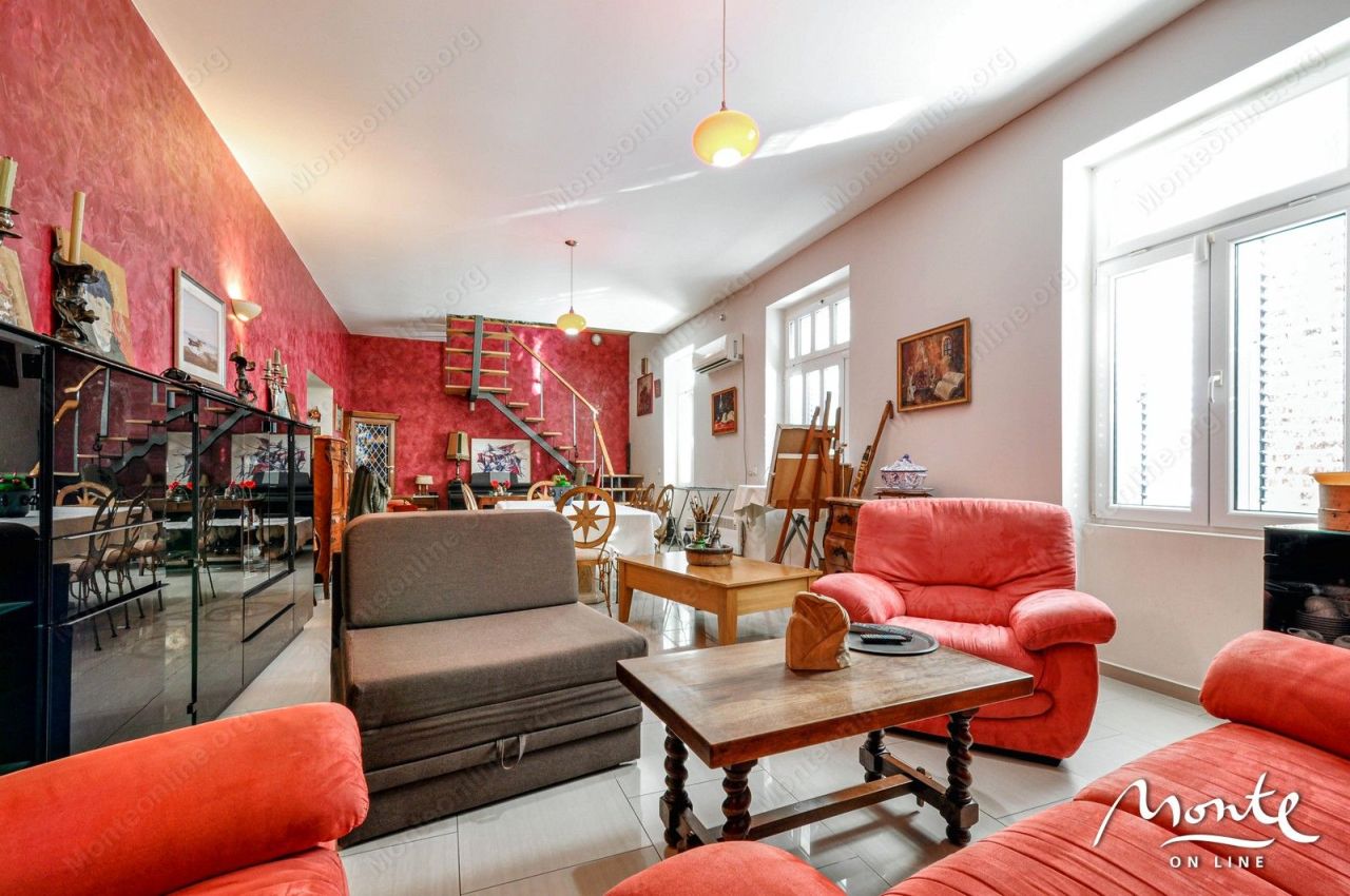 Вилла в Тивате, Черногория, 220 м² - фото 2