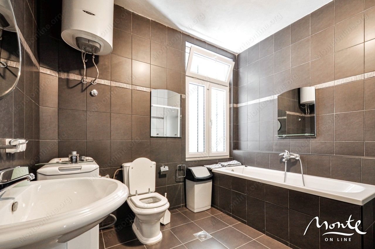 Вилла в Тивате, Черногория, 220 м² - фото 16