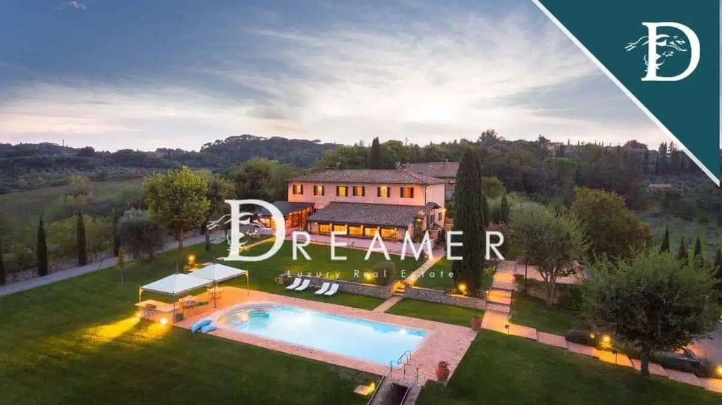 Дом в Сиене, Италия, 600 м² - фото 1