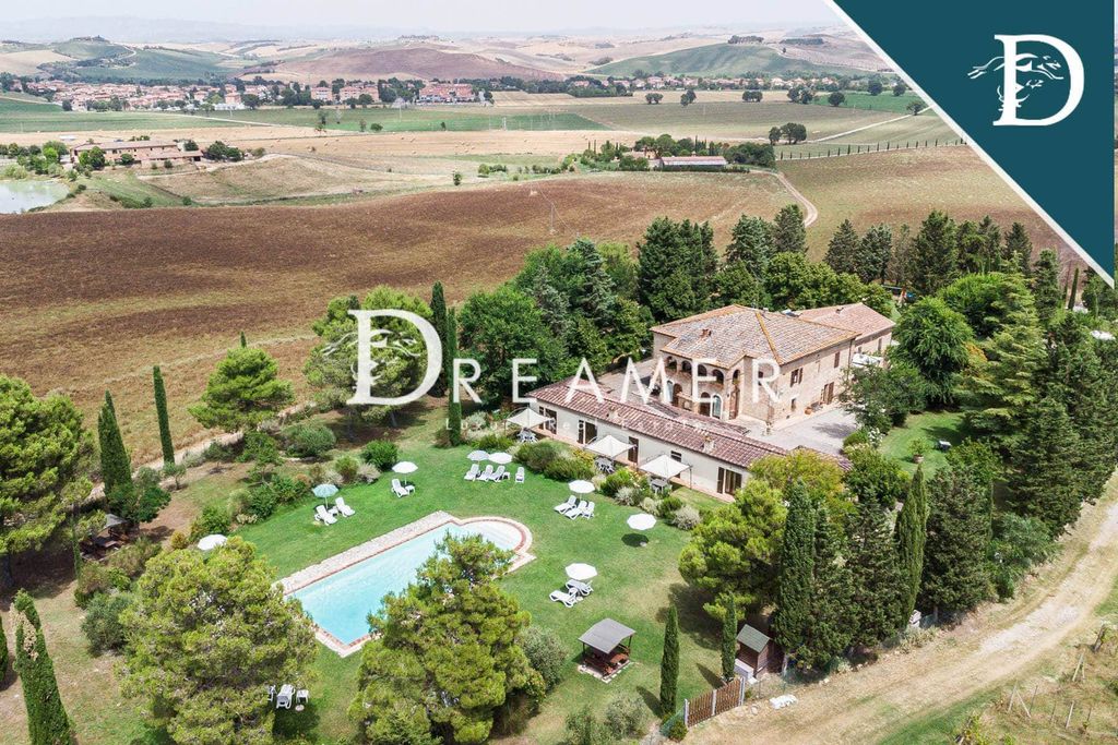 Дом Monteroni D'arbia, Италия, 1 000 м² - фото 1